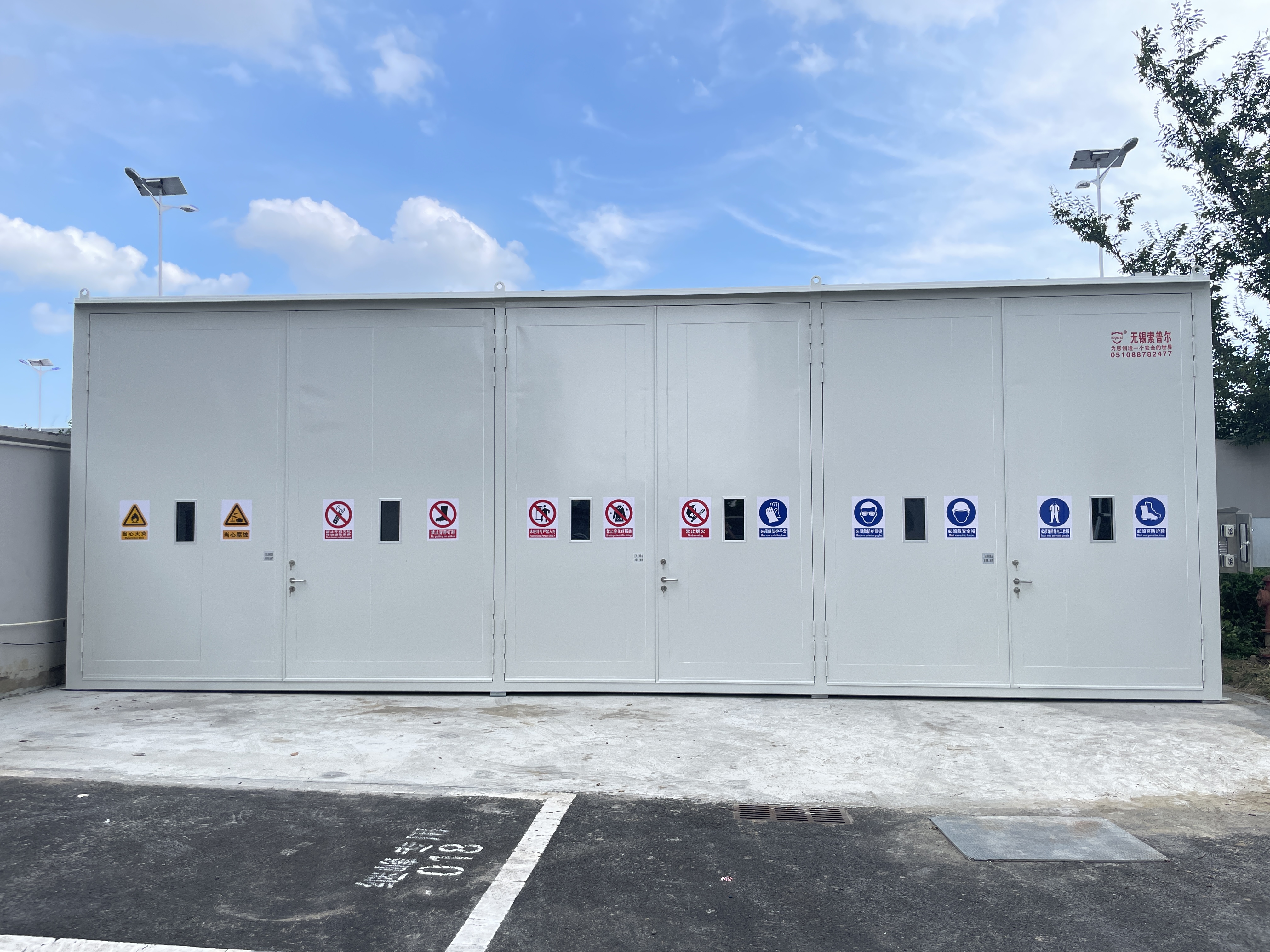 Últimos blogs da empresa sobre When Does Your Facility Need a Walk-In Dangerous Goods Storage Unit?